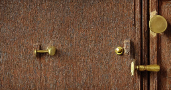 Dørholderens hemmeligheder: Tips til at forhindre døre i at smække