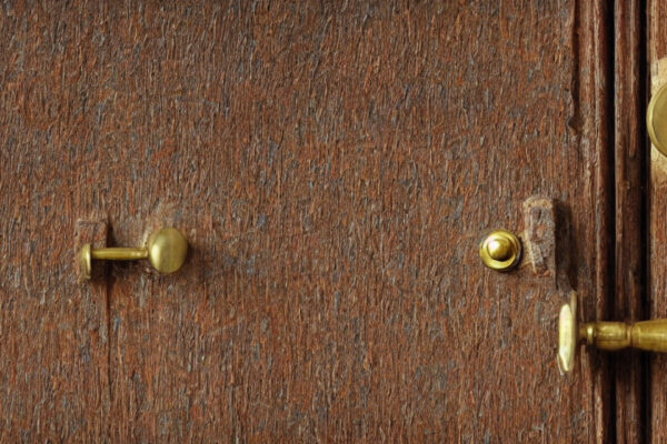 Dørholderens hemmeligheder: Tips til at forhindre døre i at smække