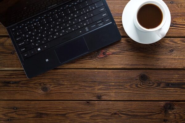 Fra kontor til hjemmekontor: Sådan skaber du det perfekte arbejdsbord i dit hjem