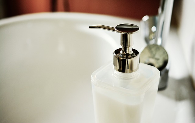 Fremtidens badeværelse: Gør dit hjem mere moderne med en berøringsfri sæbedispenser